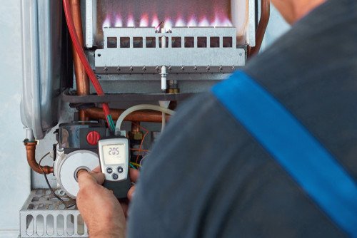 Hot Water Tank vs. Tankless Water Heater: How to Decide